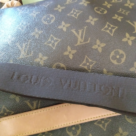Louis Vuitton (Authentic) Messenger Bag - Picture 5 of 12